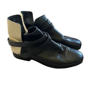Newbark Shoes Leather Ankle Boots Two-Toned Cross Strap
